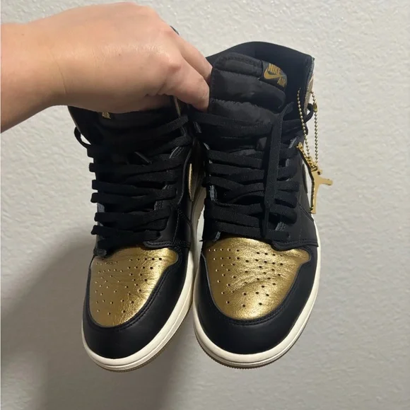 Jordan retro 1 high black and gold - Picture 7 of 9